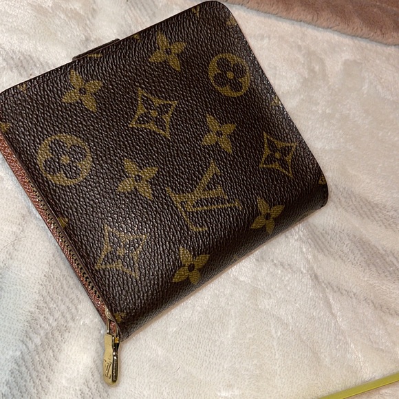 Louis Vuitton Compact Zip Bifold Wallet. Date Code CA0968 - Picture 8 of 10